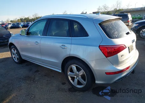 2012 Audi Q5 3.2 Premium Plus z USA, uszkodzony, nr VIN WA1DKAFP0CA103921